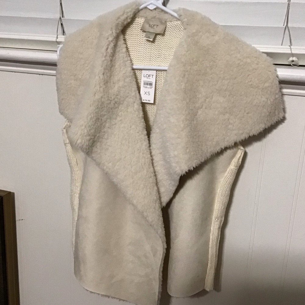 Ann Taylor LOFT cream colored suede/fleece vest